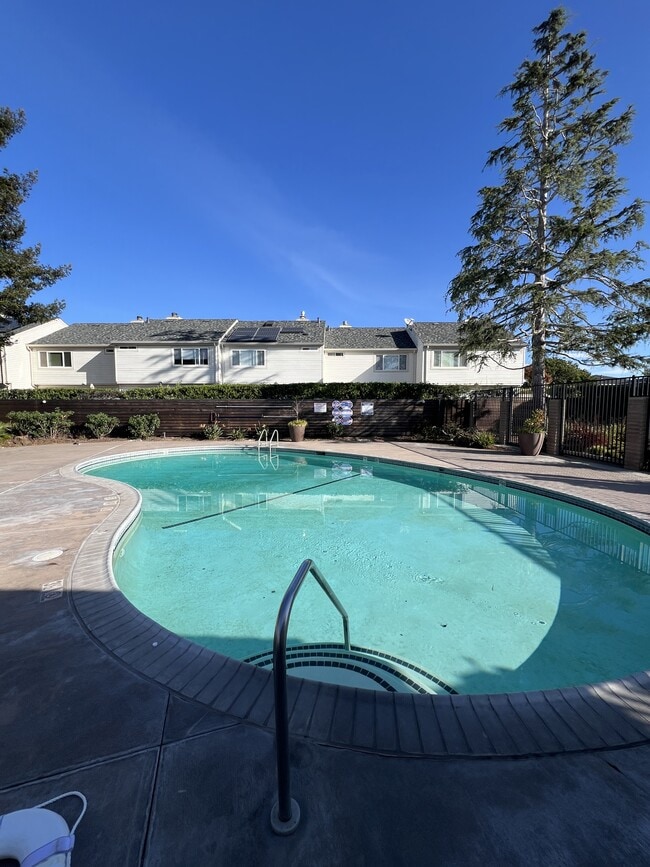 Building Photo - 1350 Ruby Ct