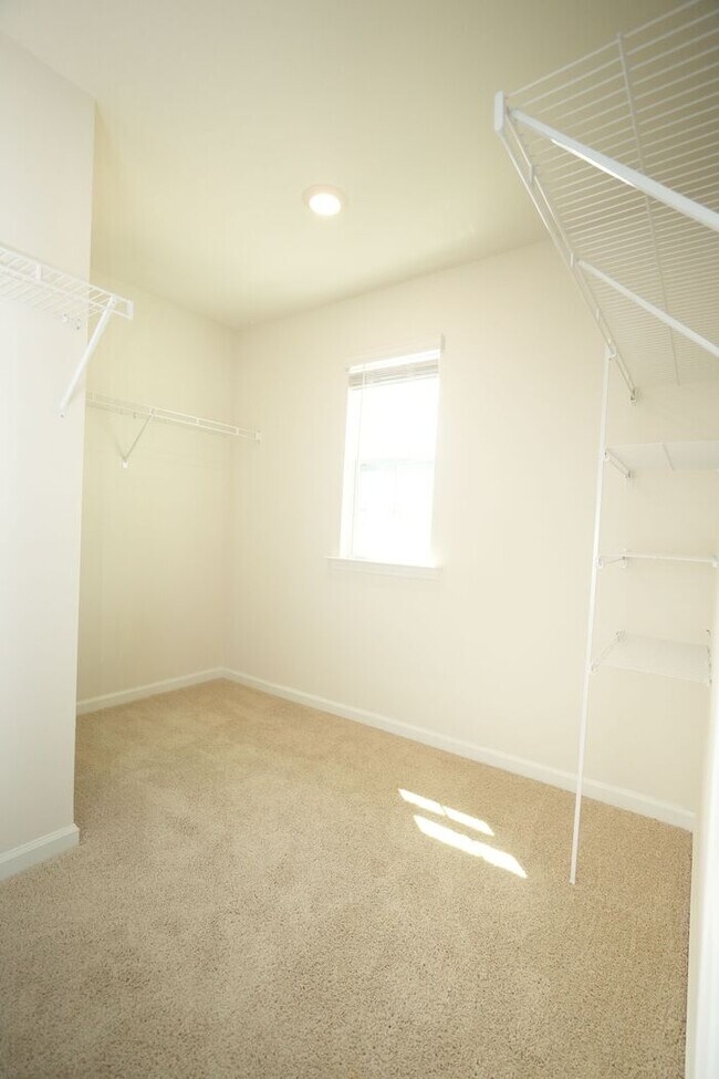 Building Photo - BRAND NEW HOME FOR RENT!