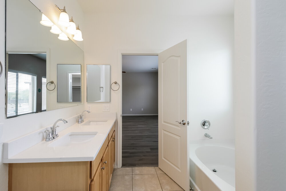 Building Photo - 153 E Dry Creek Rd