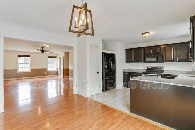 Building Photo - 38 Envy Ct