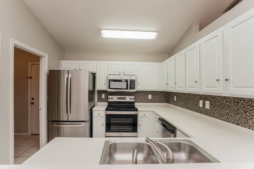 Building Photo - 4040 Kingsfield Dr