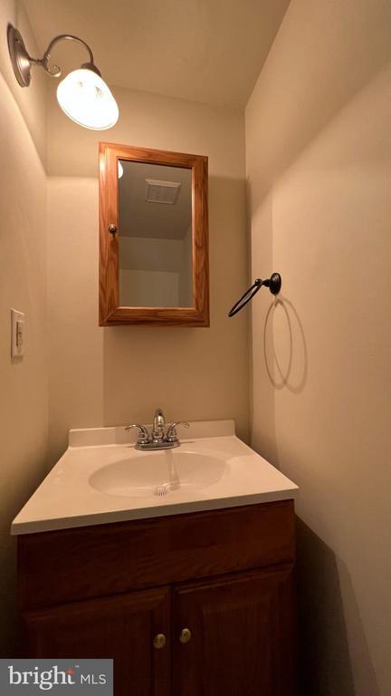 Building Photo - 744 Summit Chase Dr