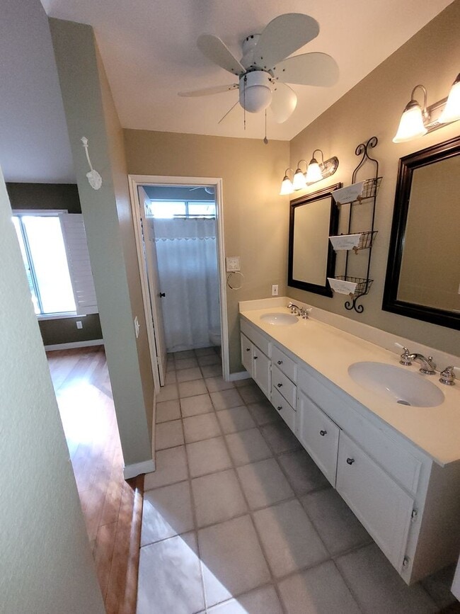 Building Photo - Spacious Carmel Valley Townhome