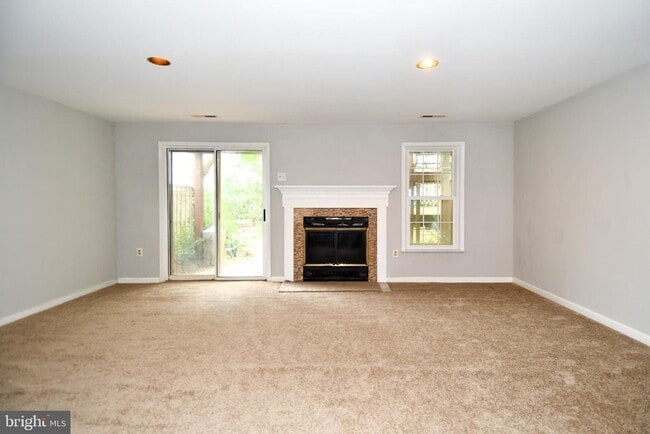 Building Photo - 13216 Country Ridge Dr