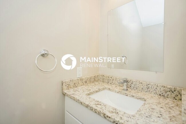 Building Photo - 2 Bedroom Pet-Friendly Home in St. Petersburg, FL with Main Street Renewal