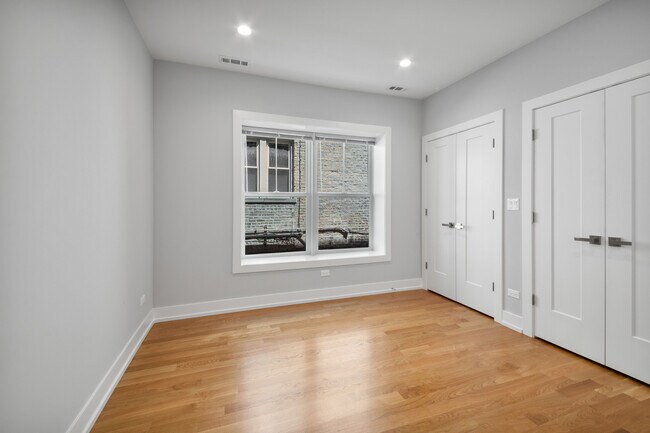 Building Photo - 4624 N Ashland Ave