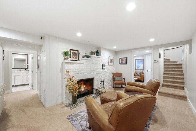 Building Photo - 2721 Wilshire Dr S