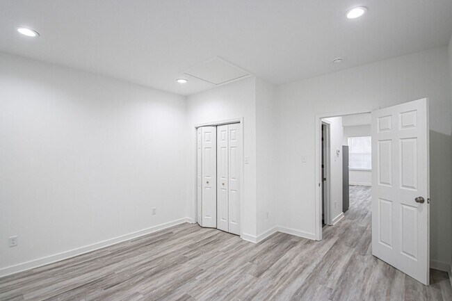 Building Photo - 215 S Park St