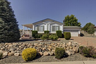 Building Photo - Beautiful 3 Bedroom in Vista Del Lago!