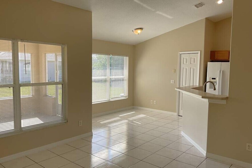 Building Photo - 2525 Stone Meadows Dr