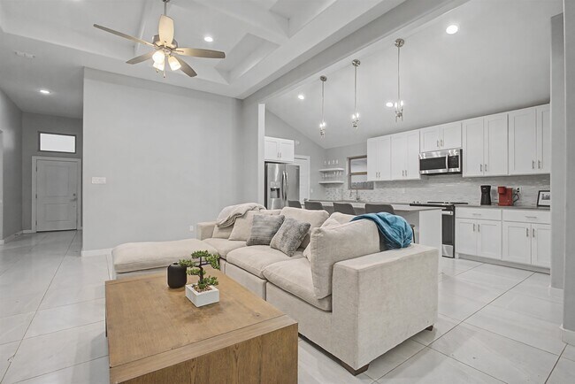 Building Photo - 5410 Travesia Ct