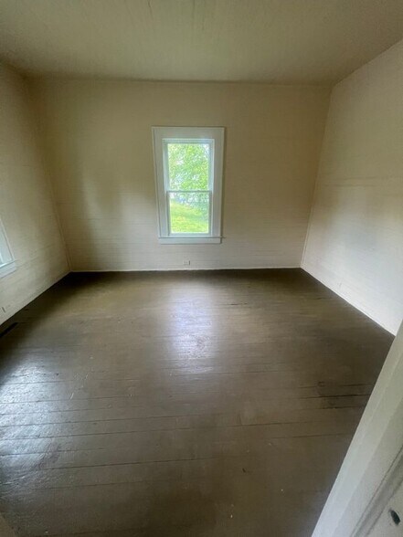 Building Photo - 412 Barker Ave