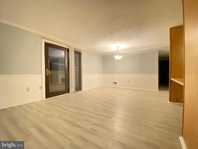 Building Photo - 751 Heather Ridge Dr