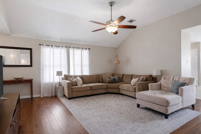 Building Photo - 15811 Sarasam Creek Ct