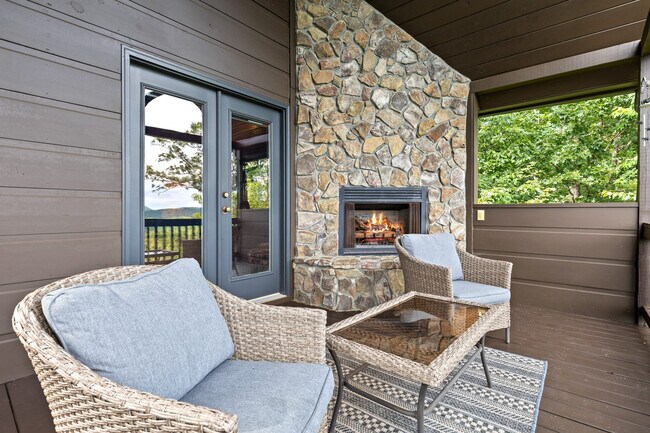 Building Photo - 202 Oak Ledge Rd