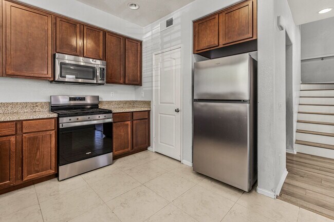 Building Photo - 1636 Avenida Aviare