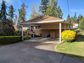 Building Photo - Spacious 3 Bed 2.5 Bath in Seatac