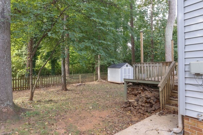 Building Photo - 3 Bed 2 Bath near Lake Jeanette