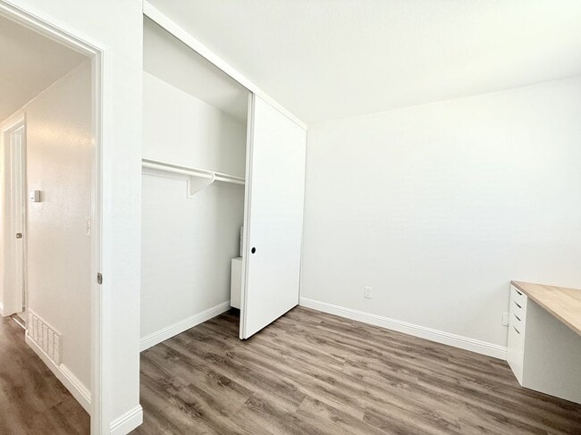 Building Photo - 46 Kazan St