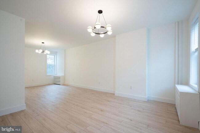 Building Photo - 170 Markle St