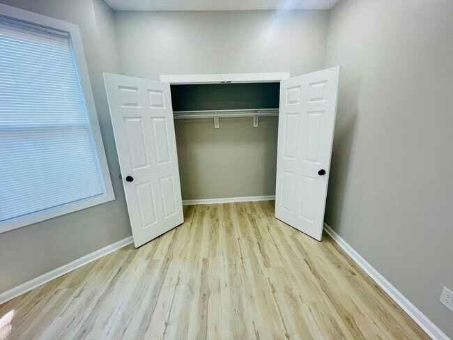 Building Photo - Open House 1:30-2:00 Sunday, August 3