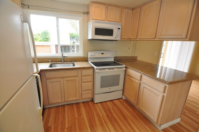 Primary Photo - 532 Tyrella Ave