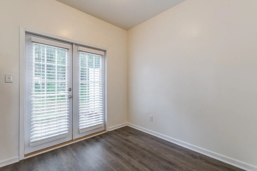 Building Photo - Room in Condo on Ginnis Rd