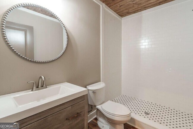 Building Photo - 175 E Main St