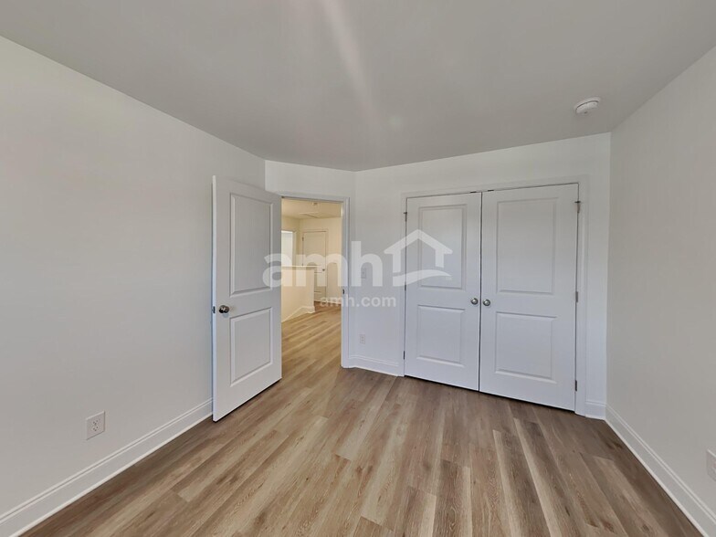 Building Photo - 300 Sawyer Jackson Dr