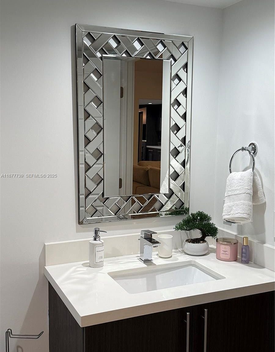 Building Photo - 3231 Salzedo St