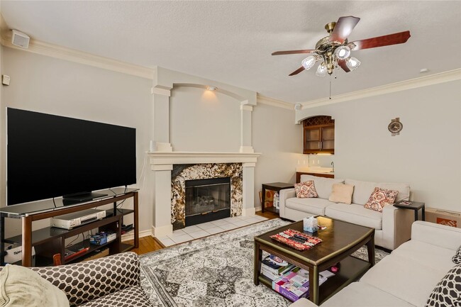 Building Photo - Stunning Home in Guard Gated Community ~ I...