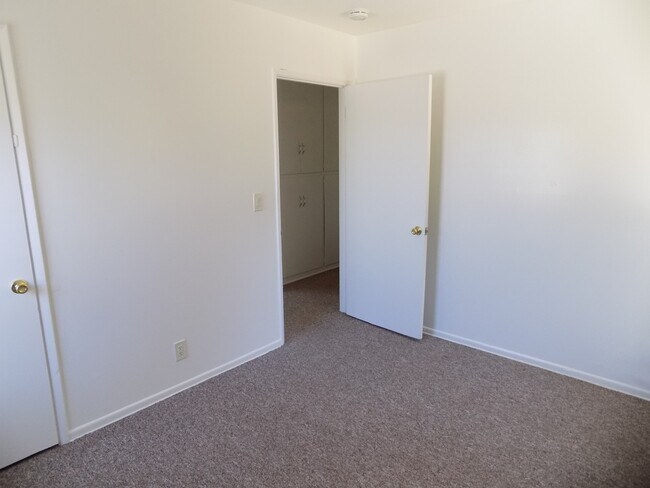 Building Photo - 131 Ramona Dr