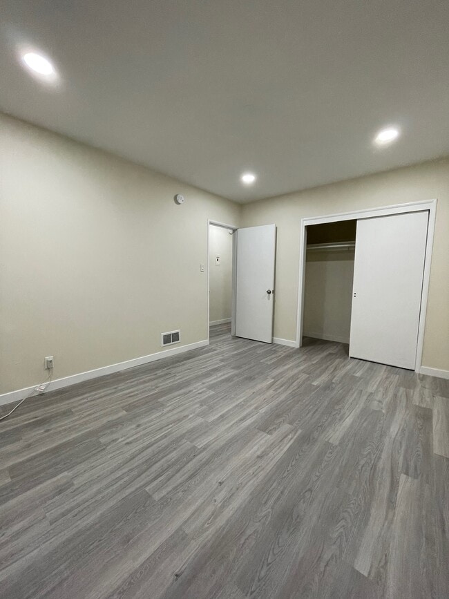 Building Photo - 3905 W 4th St