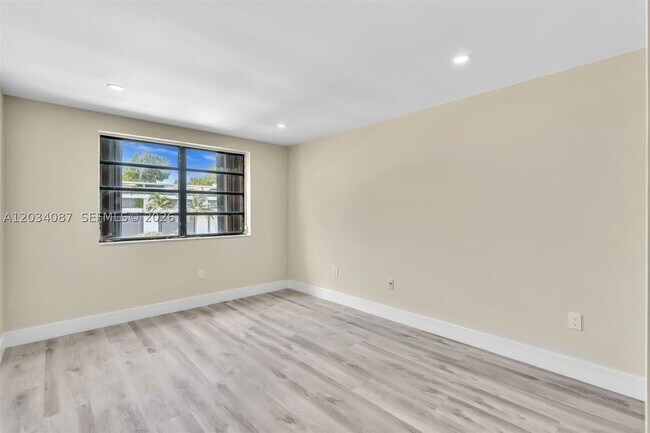 Building Photo - 9124 Collins Ave