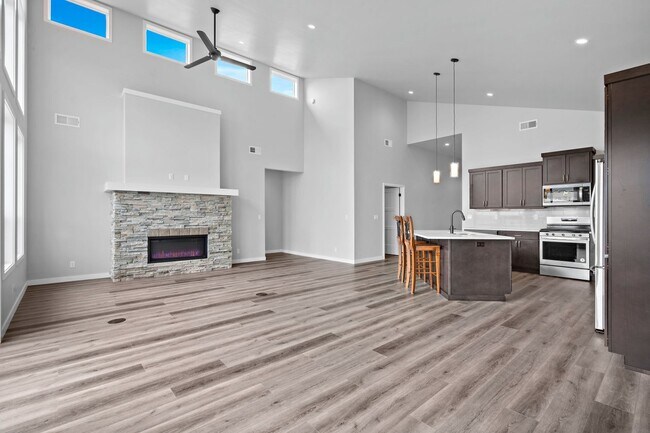 Building Photo - 1520 W Moselle Dr