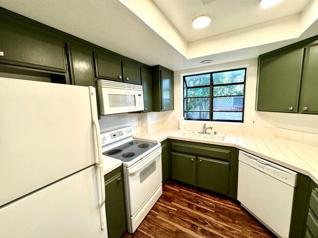 Building Photo - Charming 2-Bedroom Villa in the Heart of C...