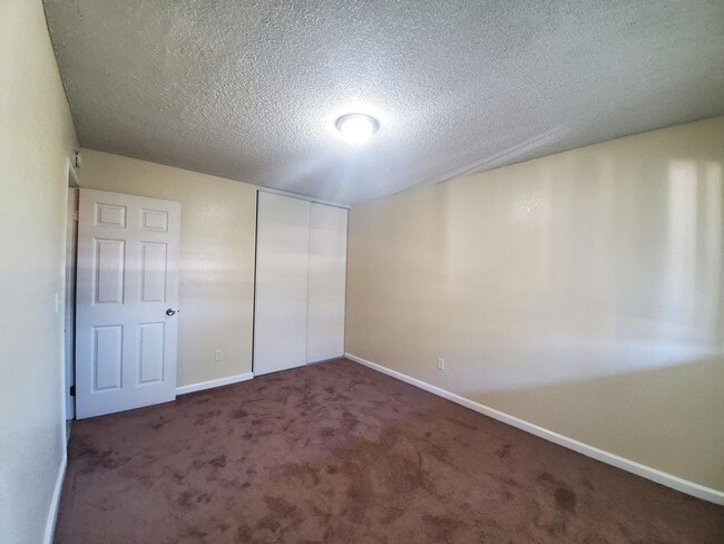 Building Photo - Nice 3 bedroom 2 bathroom Home
