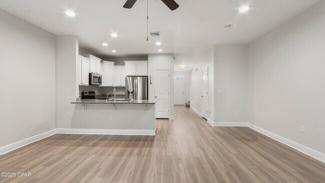 Building Photo - 1881 Pointe Dr