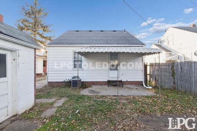 Building Photo - 4336 Lyman Ave