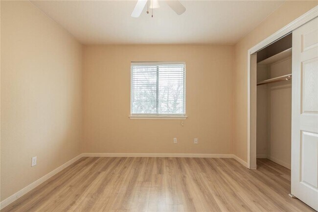 Building Photo - No Carpet! Tons of Space! Beautiful backyard with large covered patio!