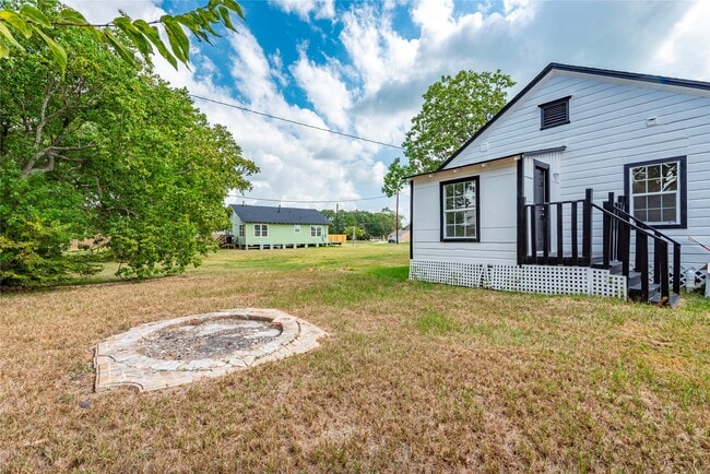 Building Photo - 727 Park Dr