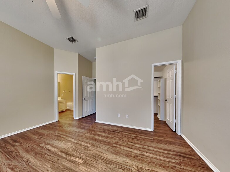 Building Photo - 14149 Filly St
