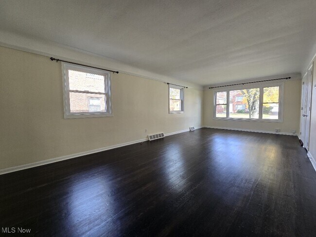 Building Photo - 2314 Westmoor Rd