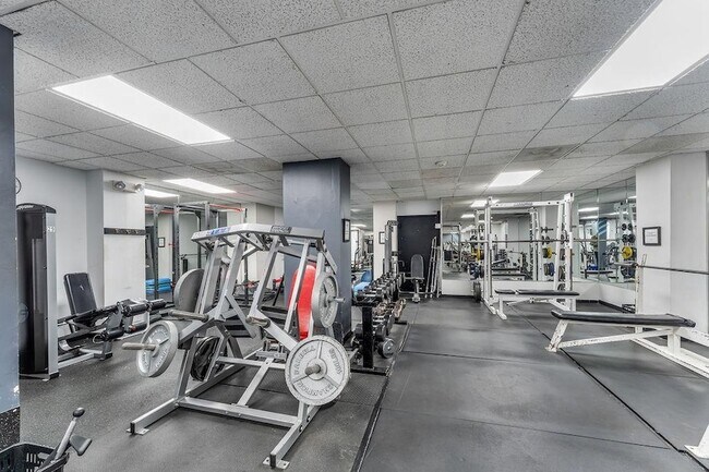 Building Photo - 2110 Harmon Cove Tower