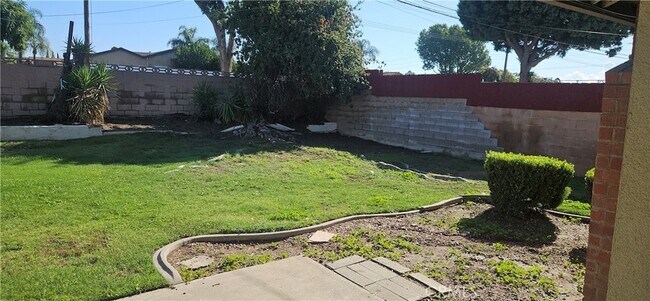 Building Photo - 12431 Avocado Ave