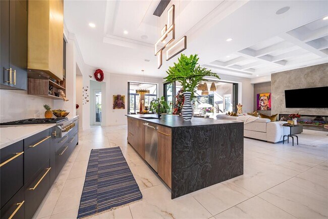 Building Photo - 15210 Pendio Dr