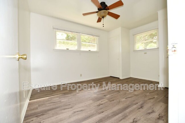 Building Photo - 103 N Loop Dr