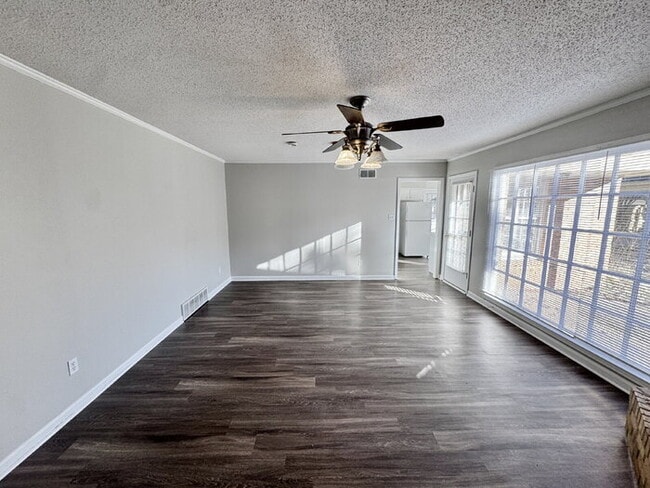 Building Photo - 6843 Amersham Dr