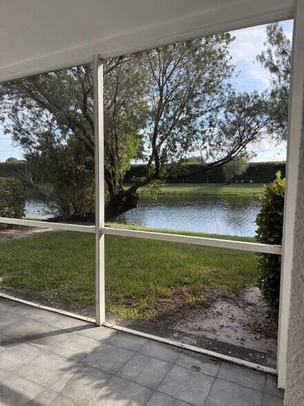 Building Photo - 815 W Boynton Beach Blvd