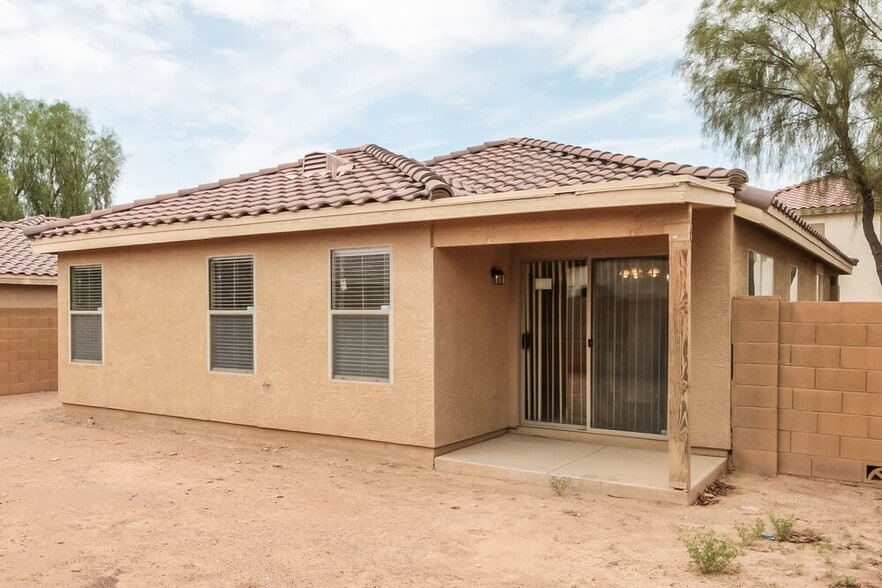 Building Photo - 2299 E Peach Tree Dr
